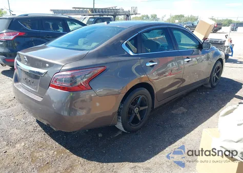 2015 Nissan Altima 2.5 S из США, поврежденный, VIN 1N4AL3AP2FN384020